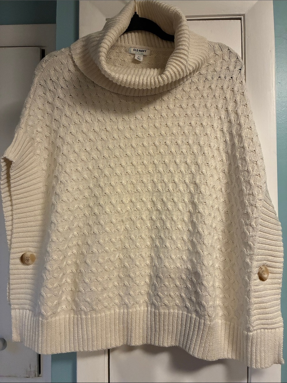 Old Navy Women's Cream Cable-Knit Turtleneck Sweater small